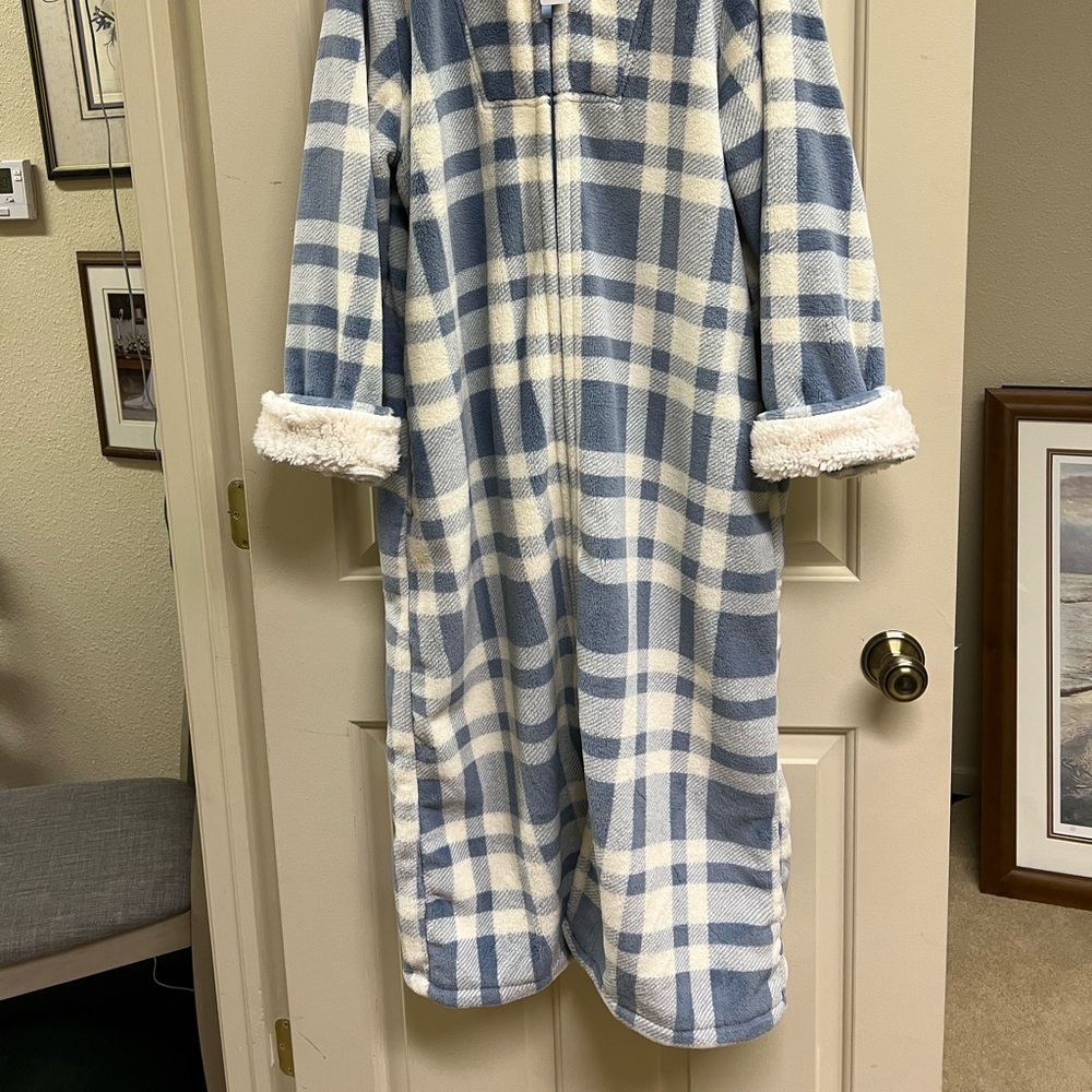 L.L. Bean Blue and Cream Checkered Fleece bathrobe